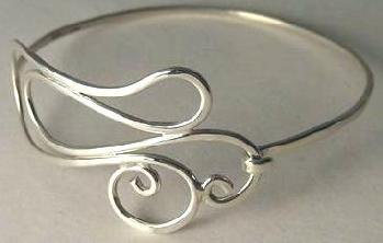 Narrow free form bracelet with hook