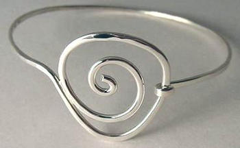 Triangular swirl bracelet with hook